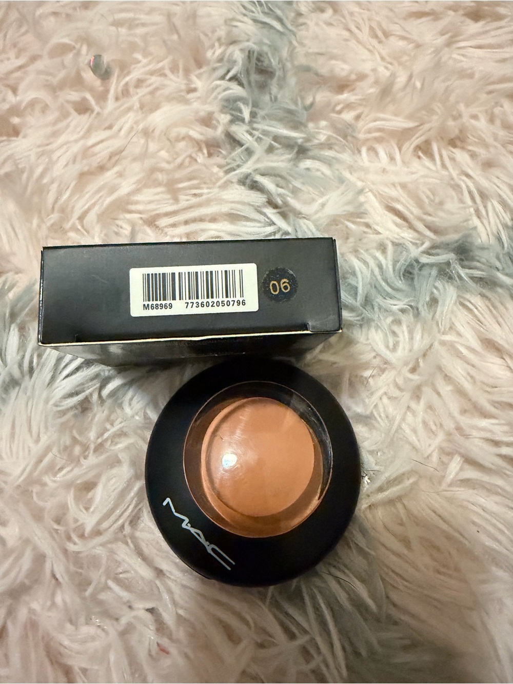MAC Cosmetics Cream Blush / Concealer in Peach Shade 06